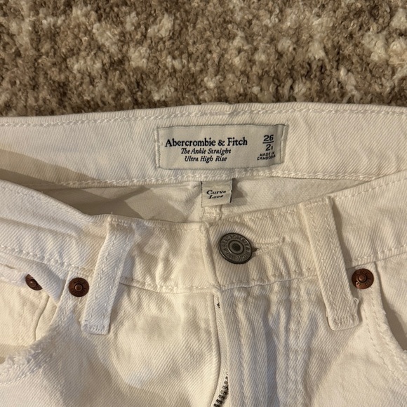 Abercrombie & Fitch Women's Ultra High Rise The Ankle Straight Curve Love Jean - Picture 2 of 3